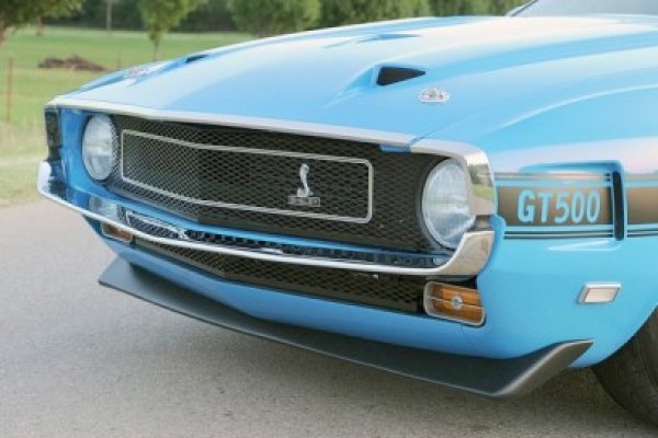 Mustang modern cu exterior de legendă de la Retrobuilt